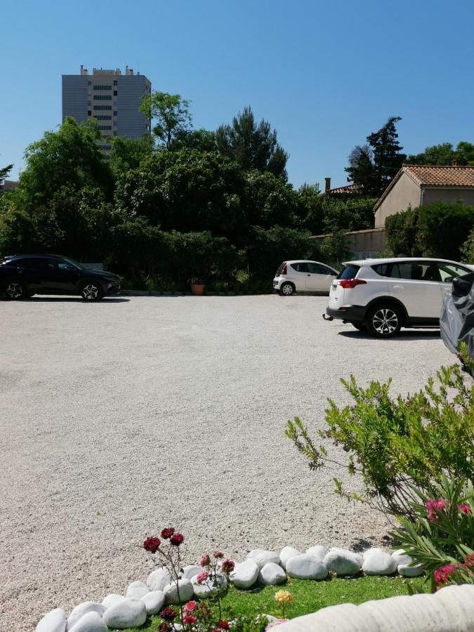 Carry Hotel Exterior foto