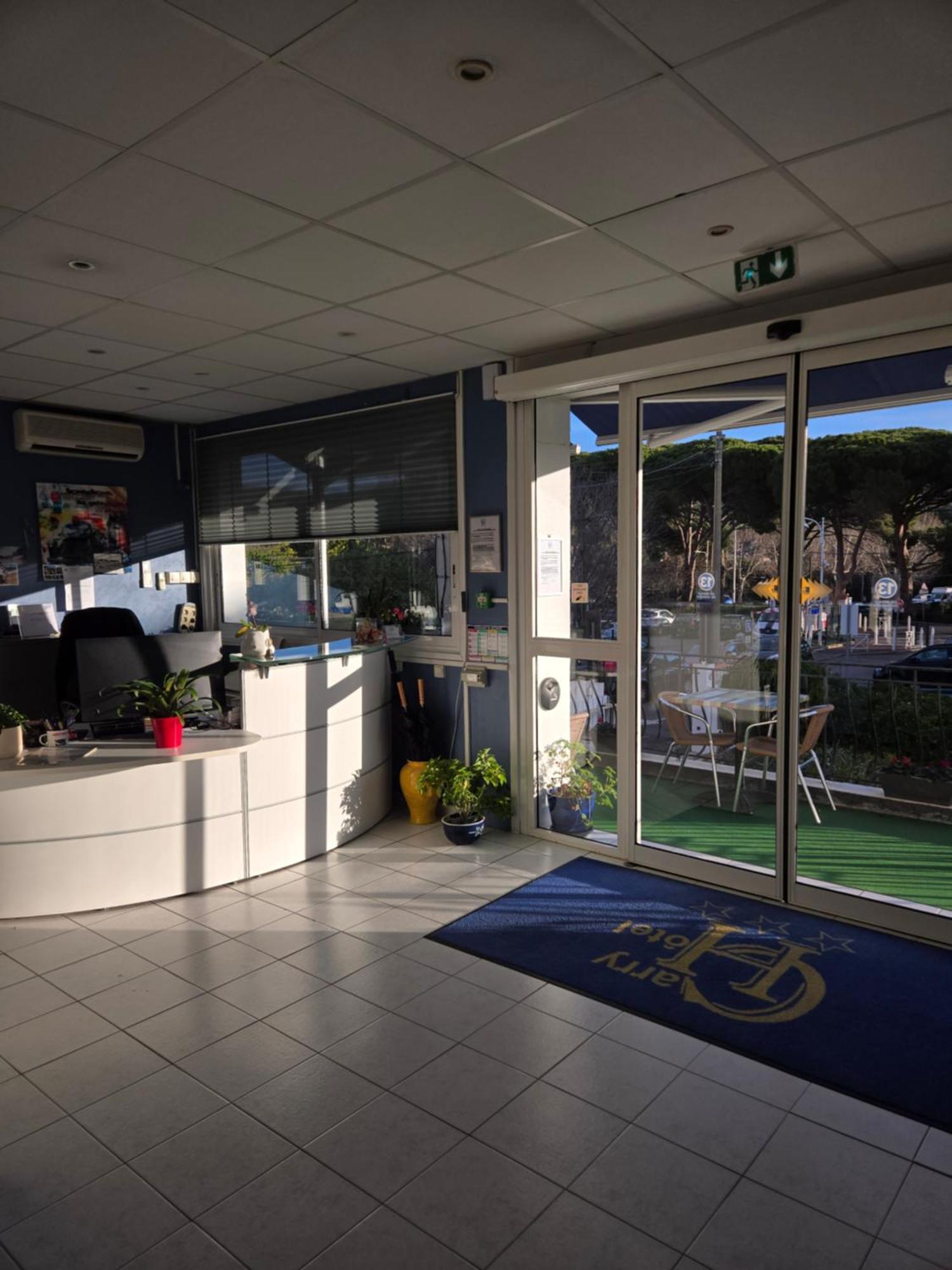 Carry Hotel Exterior foto