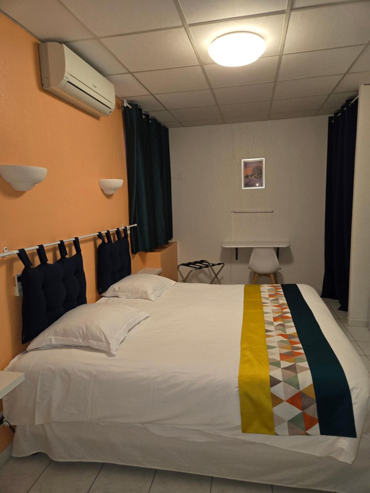 Carry Hotel Exterior foto