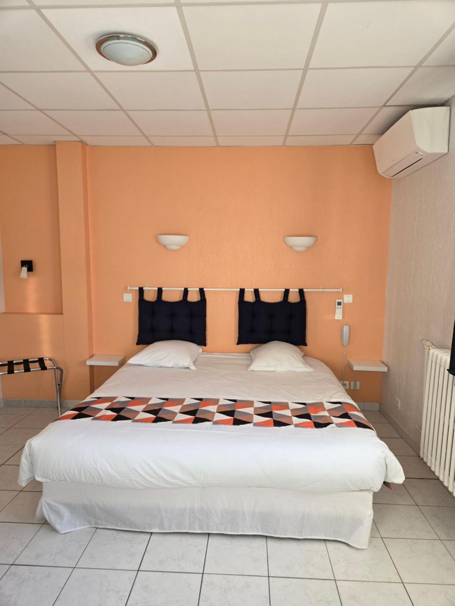 Carry Hotel Exterior foto